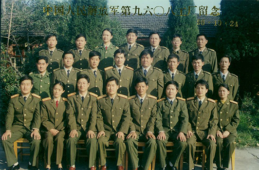 成立安徽欧博abg化工有限责任公司。为响应中共中央、国务院、中央军委的号召，管理团队放弃政府安置，怀揣实业报国的思想，公司军转民。